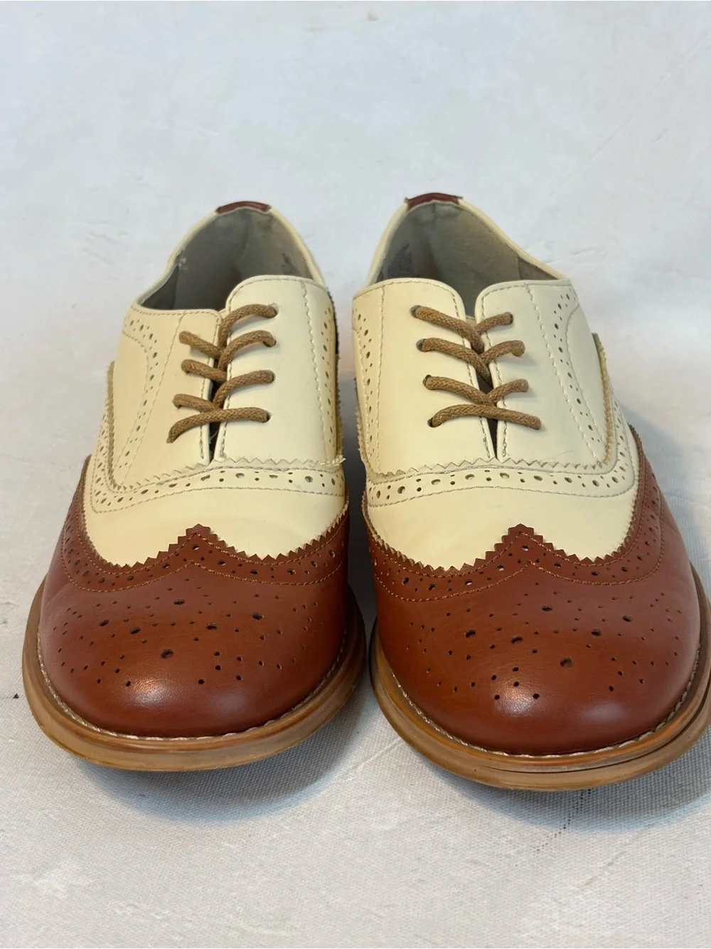 Wanted Babe Tan Two-Tone Brown and Cream Wingtip oxfords, size 8